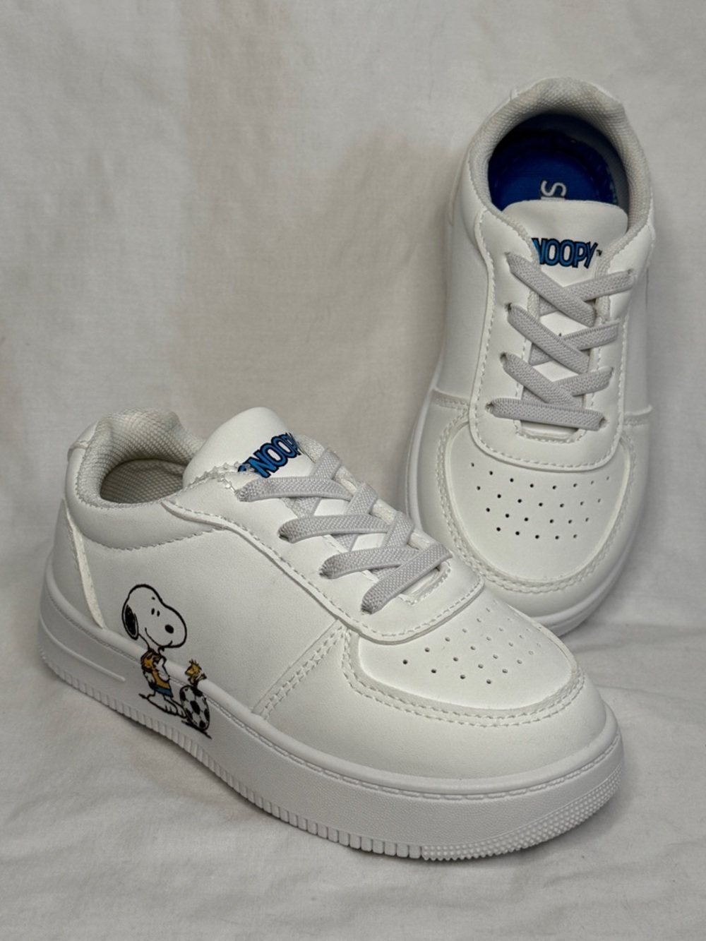 Peanuts Snoopy White Kids Sneakers size 9 Toddler Athletic Shoes